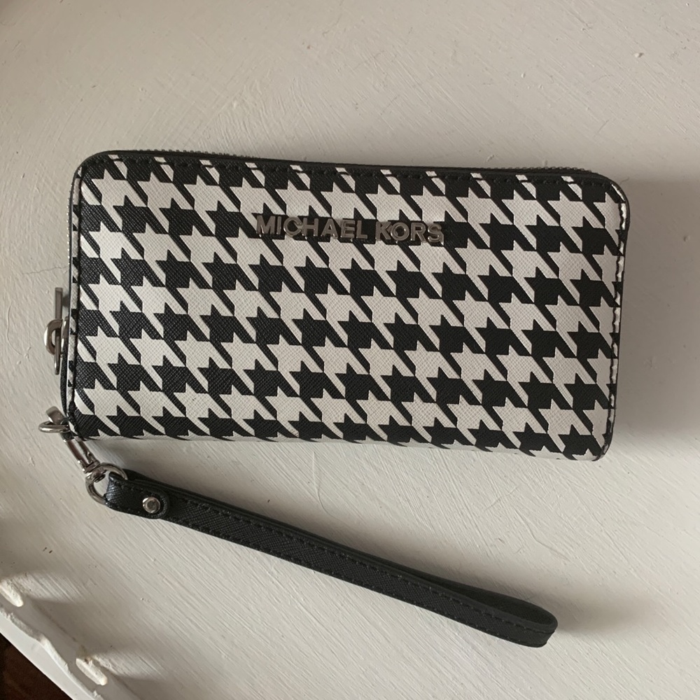 Michael Kors Houndstooth Wallet